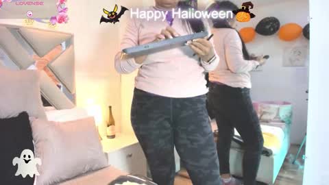 Snapshot of raquel_moore chatting on 11/01/25, 10:28 Raquel Moore online show from 11/01/25, 10:28