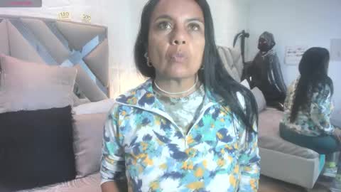 Snapshot of raquel_moore chatting on 11/05/25, 11:32 Raquel Moore online show from 11/05/25, 11:32