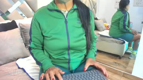 Snapshot of raquel_moore chatting on 11/19/25, 11:32 Raquel Moore online show from 11/19/25, 11:32