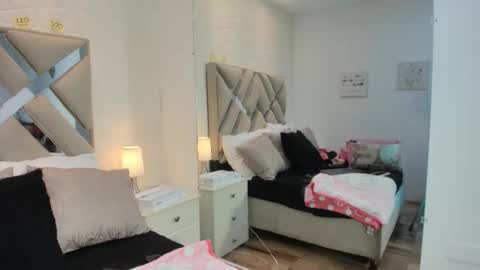 Snapshot of raquel_moore chatting on 11/22/25, 02:16 Raquel Moore online show from 11/22/25, 02:16