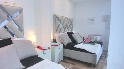 Snapshot of raquel_moore chatting on 12/01/25, 04:01 Raquel Moore online show from 12/01/25, 04:01