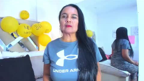 Snapshot of raquel_moore chatting on 12/17/25, 04:35 Raquel Moore online show from 12/17/25, 04:35