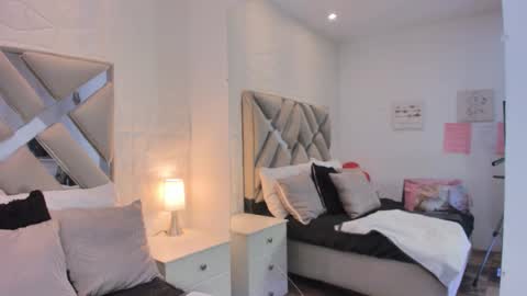 Raquel Moore  online show from 03/16/26, 02:43