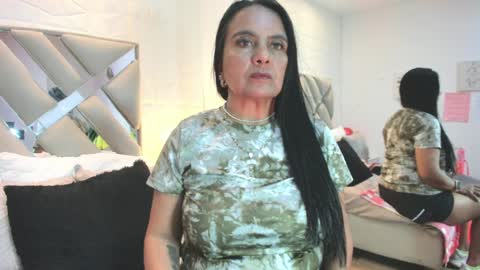 Raquel Moore  online show from 04/01/26, 05:10