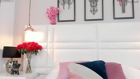 Snapshot of raquelhyde_ chatting on 07/11/26, 07:27 raquel Hyde online show from 07/11/26, 07:27