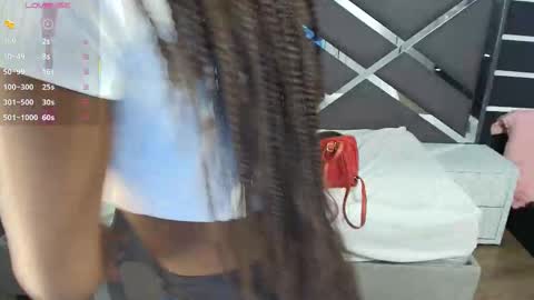 Raquel online show from 11/26/25, 07:37