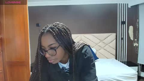 Snapshot of raqueljones_ chatting on 01/06/26, 11:36 Raquel online show from 01/06/26, 11:36