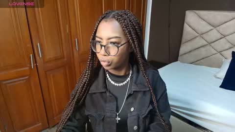 Snapshot of raqueljones_ chatting on 01/08/26, 11:56 Raquel online show from 01/08/26, 11:56