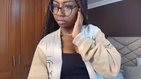 Snapshot of raqueljones_ chatting on 02/02/26, 12:26 Raquel online show from 02/02/26, 12:26