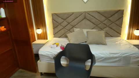 Snapshot of raqueljones_ chatting on 02/06/26, 12:08 Raquel online show from 02/06/26, 12:08