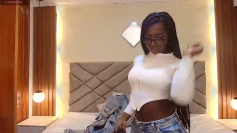 Snapshot of raqueljones_ chatting on 02/07/26, 11:47 Raquel online show from 02/07/26, 11:47