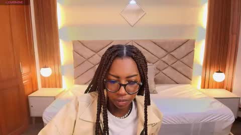 Snapshot of raqueljones_ chatting on 02/11/26, 11:48 Raquel online show from 02/11/26, 11:48