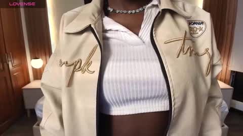 Snapshot of raqueljones_ chatting on 03/02/26, 12:01 Raquel online show from 03/02/26, 12:01