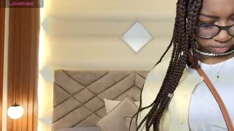 Snapshot of raqueljones_ chatting on 06/30/26, 12:06 Raquel online show from 06/30/26, 12:06