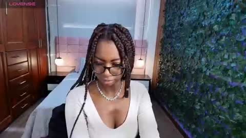 Snapshot of raqueljones_ chatting on 07/01/26, 02:40 Raquel online show from 07/01/26, 02:40