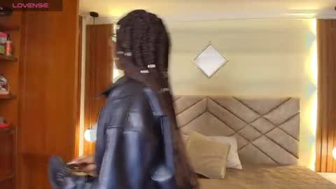 Snapshot of raqueljones_ chatting on 07/17/26, 12:12 Raquel online show from 07/17/26, 12:12