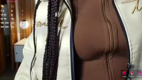 Snapshot of raqueljones_ chatting on 07/18/26, 12:09 Raquel online show from 07/18/26, 12:09