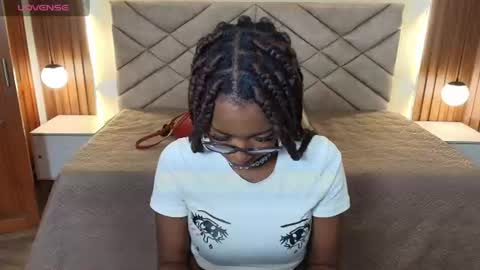Snapshot of raqueljones_ chatting on 07/19/26, 11:58 Raquel online show from 07/19/26, 11:58