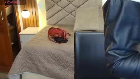 Snapshot of raqueljones_ chatting on 07/28/26, 12:12 Raquel online show from 07/28/26, 12:12
