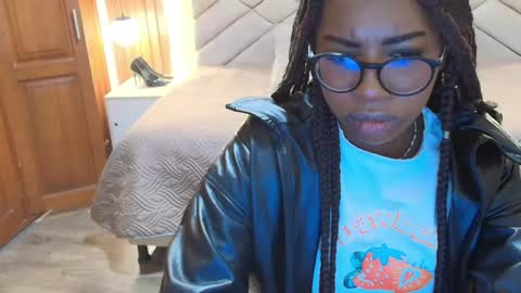 Snapshot of raqueljones_ chatting on 07/30/26, 12:15 Raquel online show from 07/30/26, 12:15