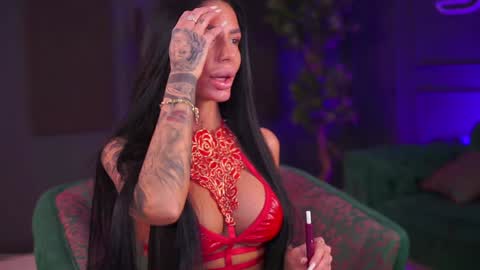 Raquelle online show from 12/23/24, 06:58