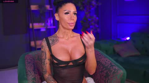 Raquelle online show from 01/27/25, 08:49