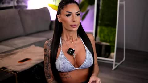 Raquelle online show from 04/09/26, 08:53