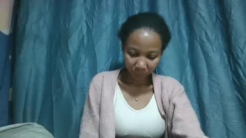 Snapshot of rasoanetteee chatting on 10/08/25, 06:05 rasoanetteee online show from 10/08/25, 06:05