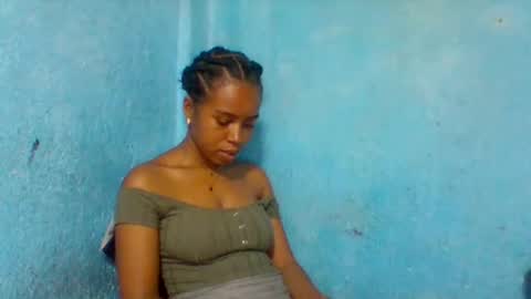 Snapshot of rasoelysca chatting on 12/15/25, 02:32 rasoelysca online show from 12/15/25, 02:32