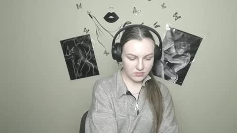 Snapshot of raspberry0101 chatting on 01/18/25, 01:51 raspberry0101 online show from 01/18/25, 01:51