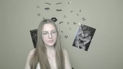 Snapshot of raspberry0101 chatting on 01/31/25, 04:06 raspberry0101 online show from 01/31/25, 04:06