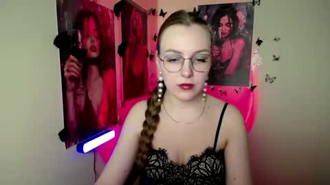 Snapshot of raspberry0101 chatting on 10/19/25, 07:03 raspberry0101 online show from 10/19/25, 07:03