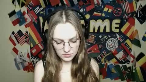 Snapshot of raspberry0101 chatting on 11/24/25, 01:11 raspberry0101 online show from 11/24/25, 01:11