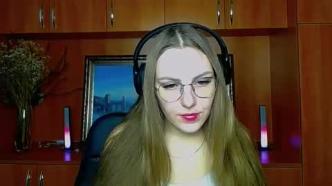 Snapshot of raspberry0101 chatting on 11/28/25, 08:17 raspberry0101 online show from 11/28/25, 08:17