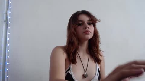 Snapshot of raven_baddie chatting on 09/28/25, 03:28 Raven online show from 09/28/25, 03:28