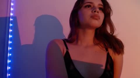 Snapshot of raven_baddie chatting on 09/30/25, 02:33 Raven online show from 09/30/25, 02:33