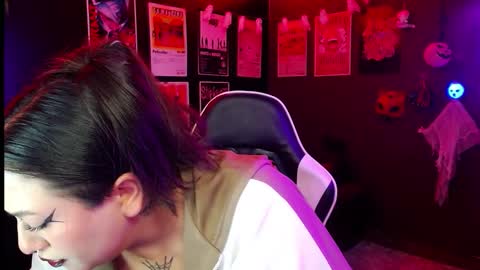 Snapshot of raven_darkk chatting on 09/30/25, 08:14 Raven online show from 09/30/25, 08:14