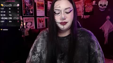 Snapshot of raven_darkk chatting on 10/27/25, 07:07 Raven online show from 10/27/25, 07:07