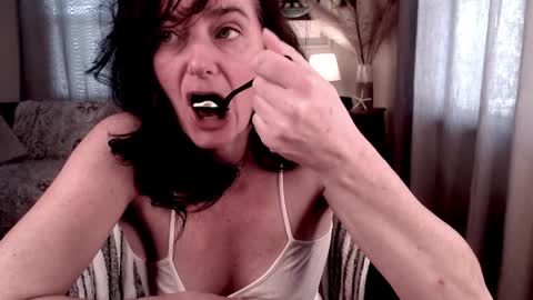 Snapshot of raven_feathers chatting on 01/26/25, 03:14 Roxanneredlight59 online show from 01/26/25, 03:14