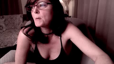 Snapshot of raven_feathers chatting on 02/25/25, 12:58 Roxanneredlight59 online show from 02/25/25, 12:58