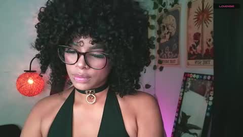 Snapshot of raven_luv chatting on 09/14/25, 09:25 raven  online show from 09/14/25, 09:25