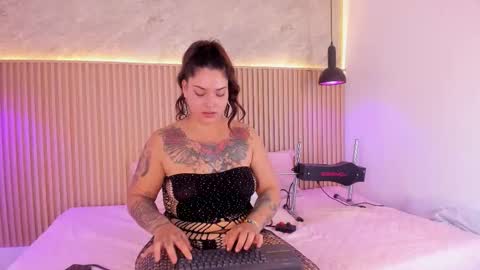 Snapshot of raven_noctis_ chatting on 02/18/26, 03:19 Raven online show from 02/18/26, 03:19