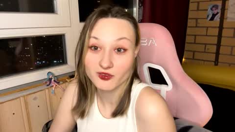 Snapshot of ravenamesbury chatting on 11/01/25, 07:49 Lilith online show from 11/01/25, 07:49