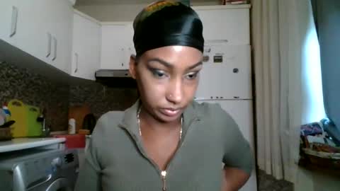 Snapshot of ravenbby chatting on 05/04/26, 06:31 ravenbby online show from 05/04/26, 06:31
