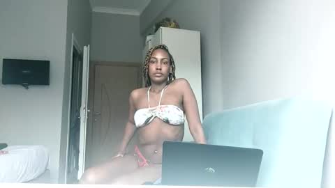 Snapshot of ravenbby chatting on 05/25/26, 10:21 ravenbby online show from 05/25/26, 10:21