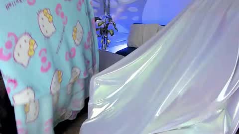 ravencollen online show from 10/17/25, 08:33