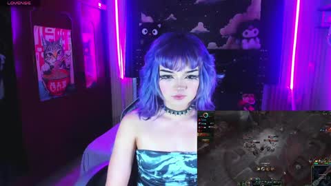 Snapshot of ravencollen chatting on 05/16/26, 07:34 ravencollen online show from 05/16/26, 07:34