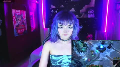 Snapshot of ravencollen chatting on 05/16/26, 08:07 ravencollen online show from 05/16/26, 08:07