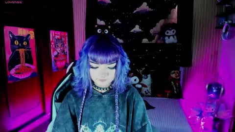 Snapshot of ravencollen chatting on 05/19/26, 08:04 ravencollen online show from 05/19/26, 08:04