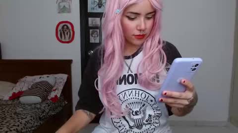 Snapshot of ravenlotus chatting on 10/21/25, 07:14 ravenlotus online show from 10/21/25, 07:14